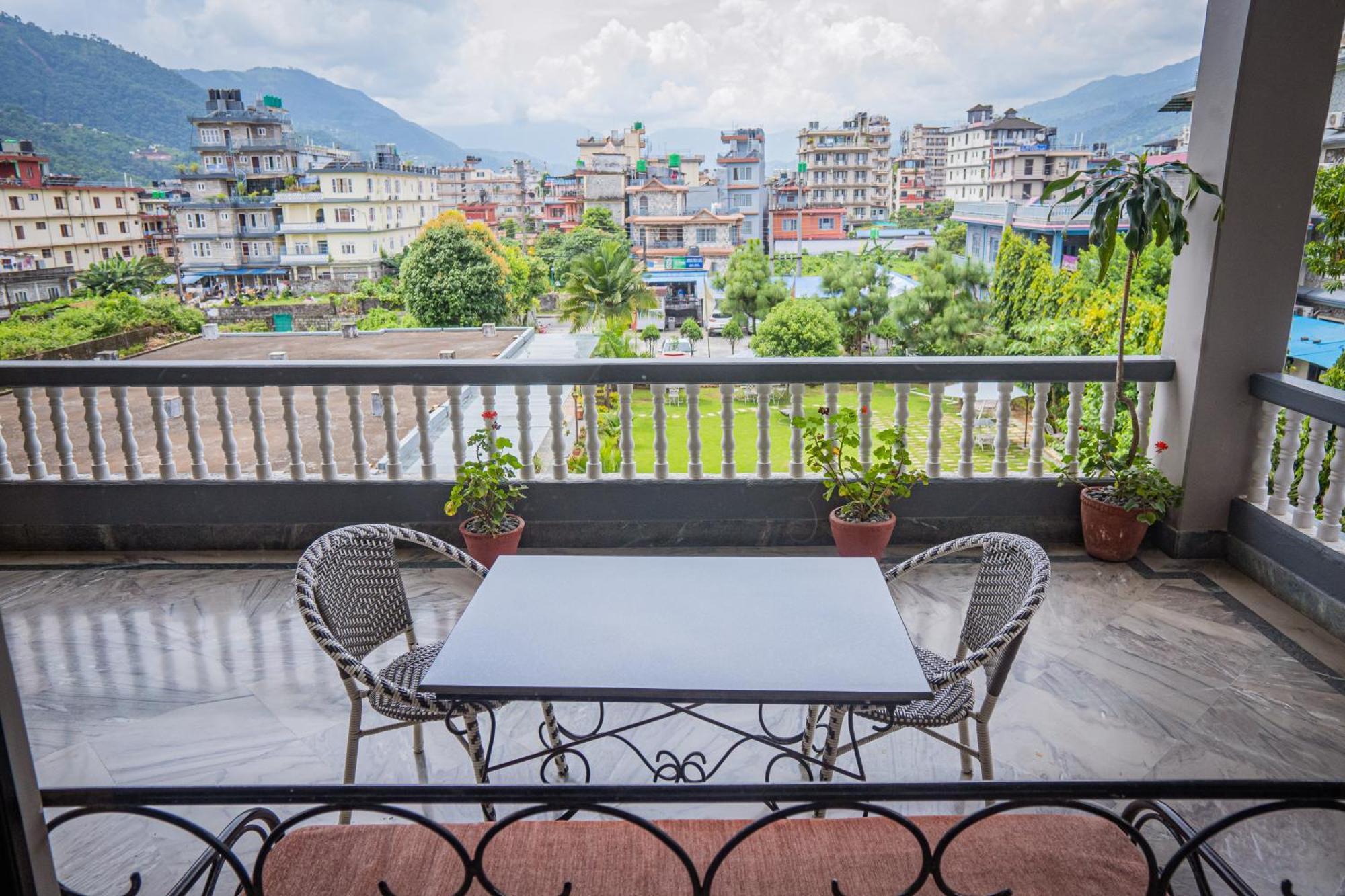 Hotel Crown Himalayas Pokhara Ngoại thất bức ảnh